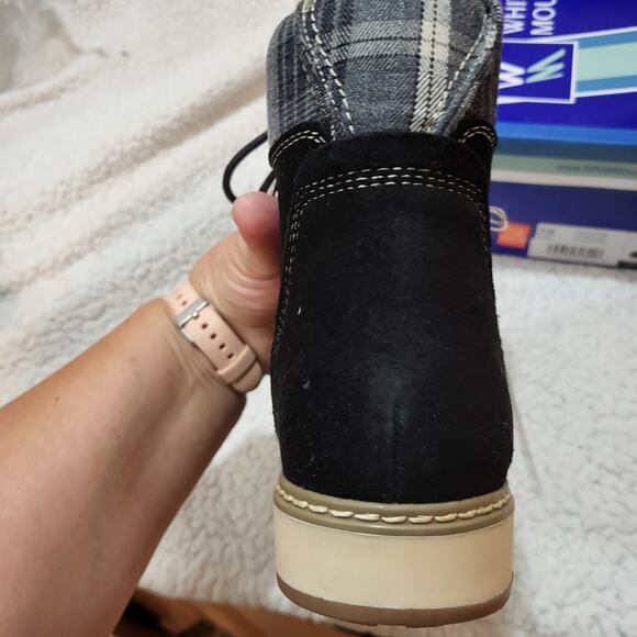 NEW WHITE MOUNTAIN Shoes Women's Thyme Moc-toe Boot Black Suede size 7.5 Wide - Picture 5 of 8
